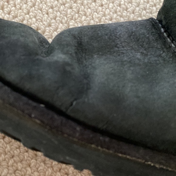 Ugg Classic Short II Shearling Lined in Black Size 7 - Picture 11 of 11